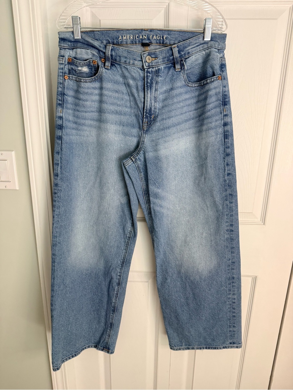 American Eagle High-Waisted Stovepipe Jeans Size 10 Short Light Wash Distressed